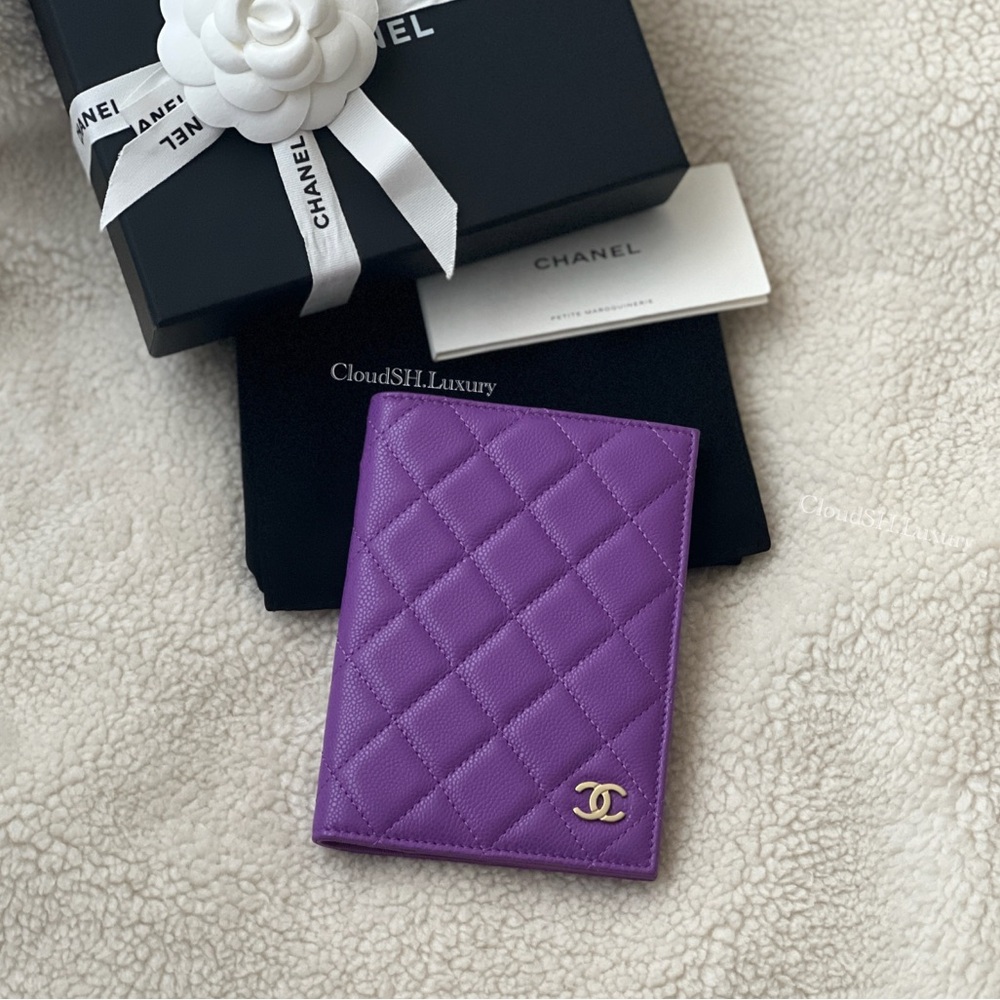 Auth Chanel Classic CC Logo Purple Caviar Quilted Passport Holder w/ Gold Hdw